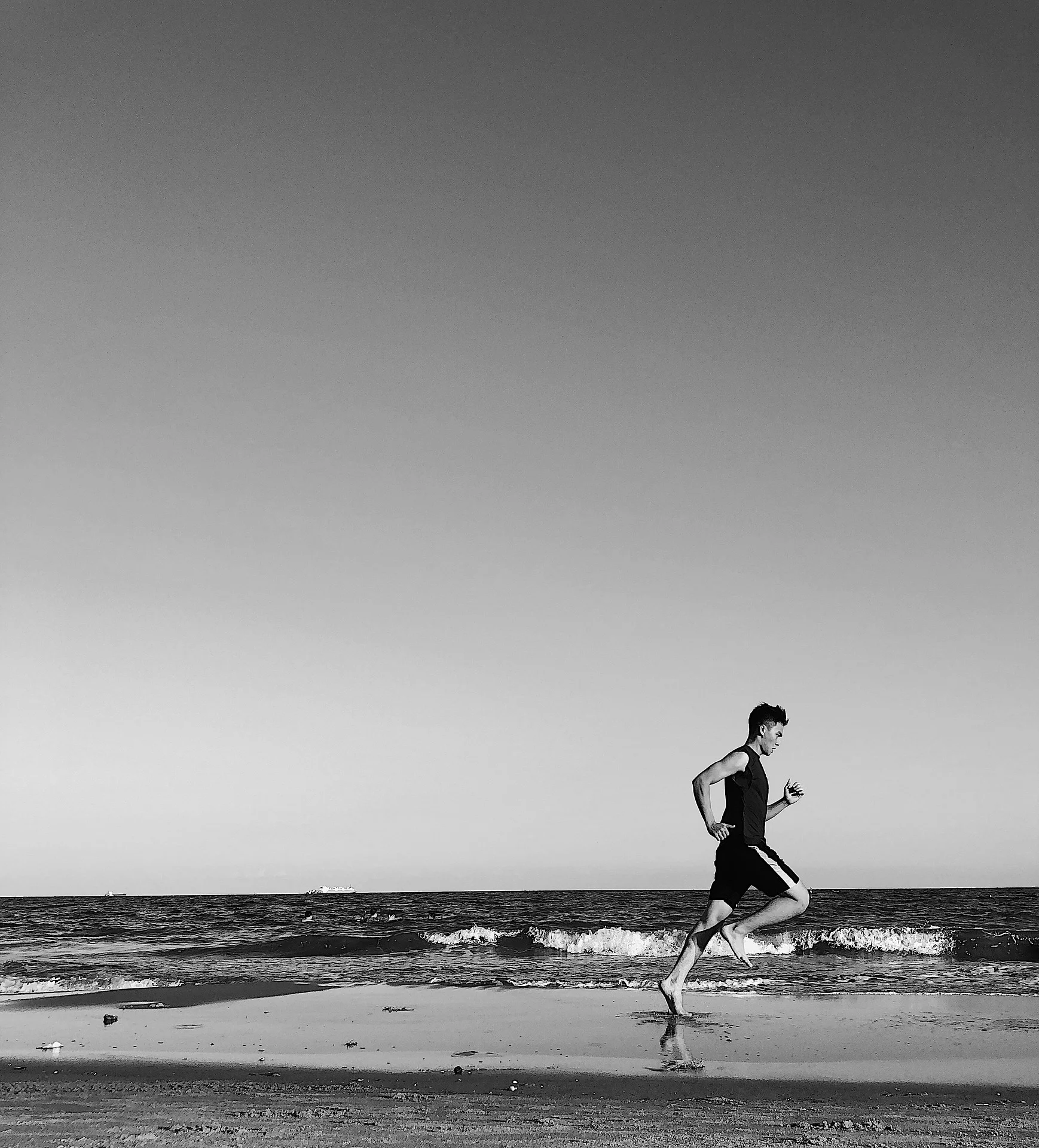 Courir pieds nus en récupération : pourquoi de plus en plus de coureurs s’y mettent